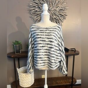 Jolie‎ oversized cropped sweater